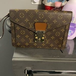 Louis Vuitton pochette Dragonne vintage Monogram Clutch